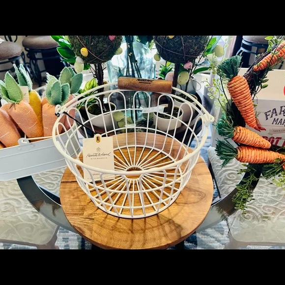 Small White Metal/Wood handle Hearth & Hand basket - Picture 3 of 11